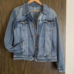 Jag jean jacket. Stretchy Jean material.
